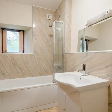 1 Bed In Oc-l32563 Vakantiehuis *